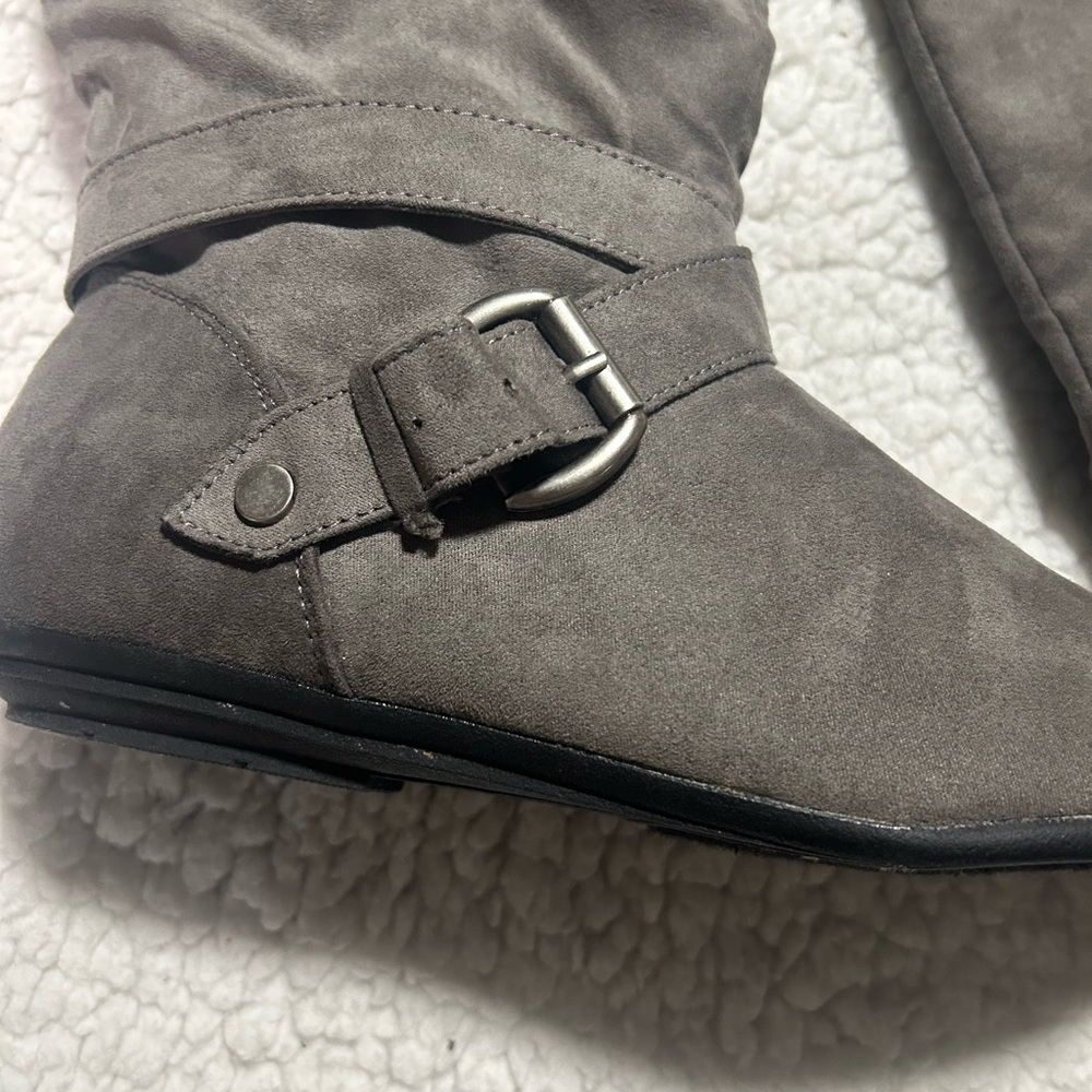 NEW WOT Rampage Stylish Gray Women's Boots - Picture 3 of 10